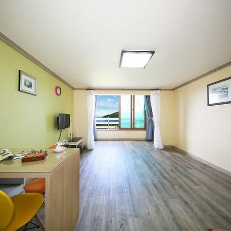 Tongyeong Paper Island Pension Экстерьер фото
