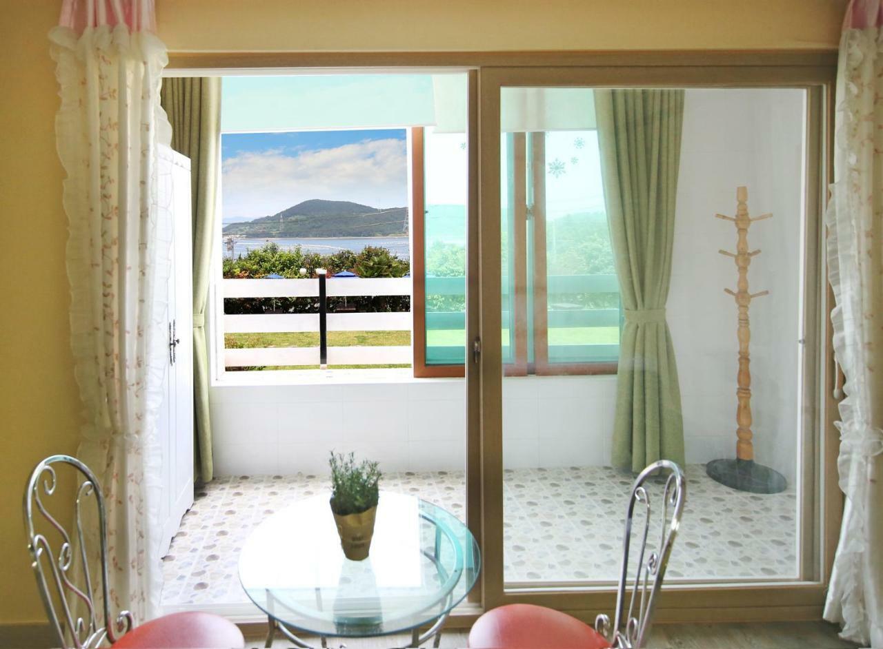 Tongyeong Paper Island Pension Экстерьер фото