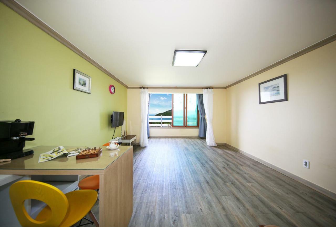 Tongyeong Paper Island Pension Экстерьер фото