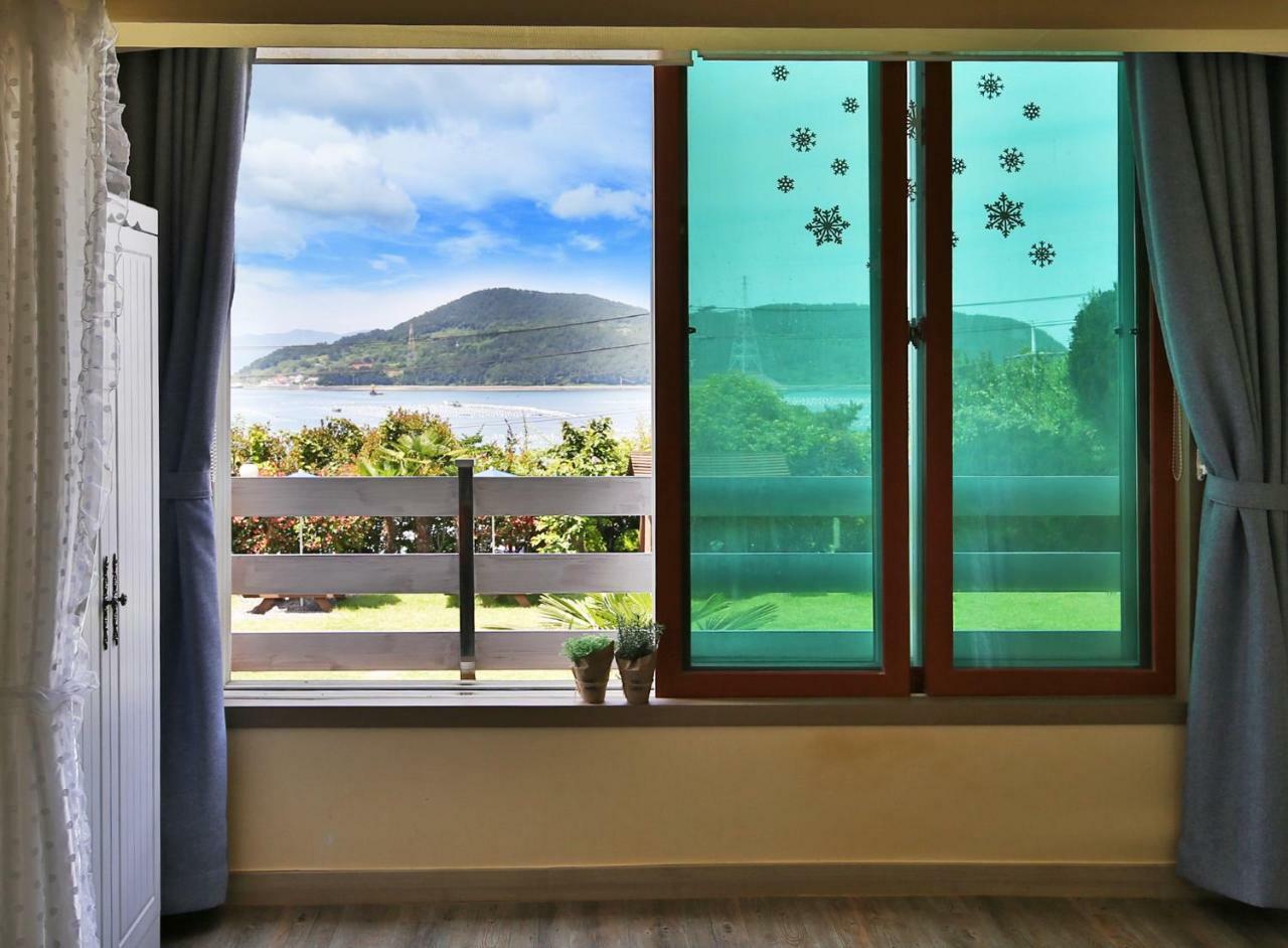 Tongyeong Paper Island Pension Экстерьер фото