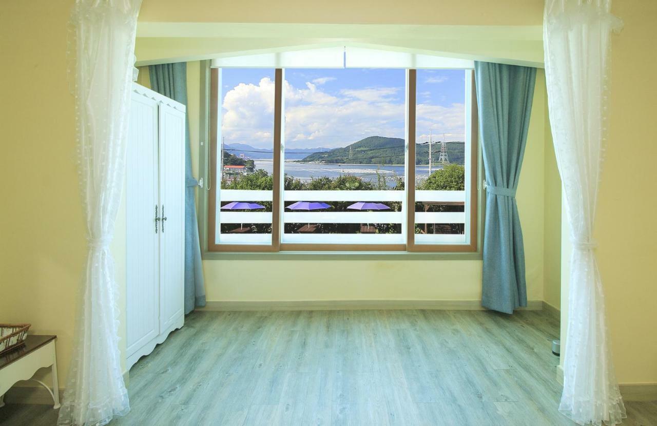 Tongyeong Paper Island Pension Экстерьер фото