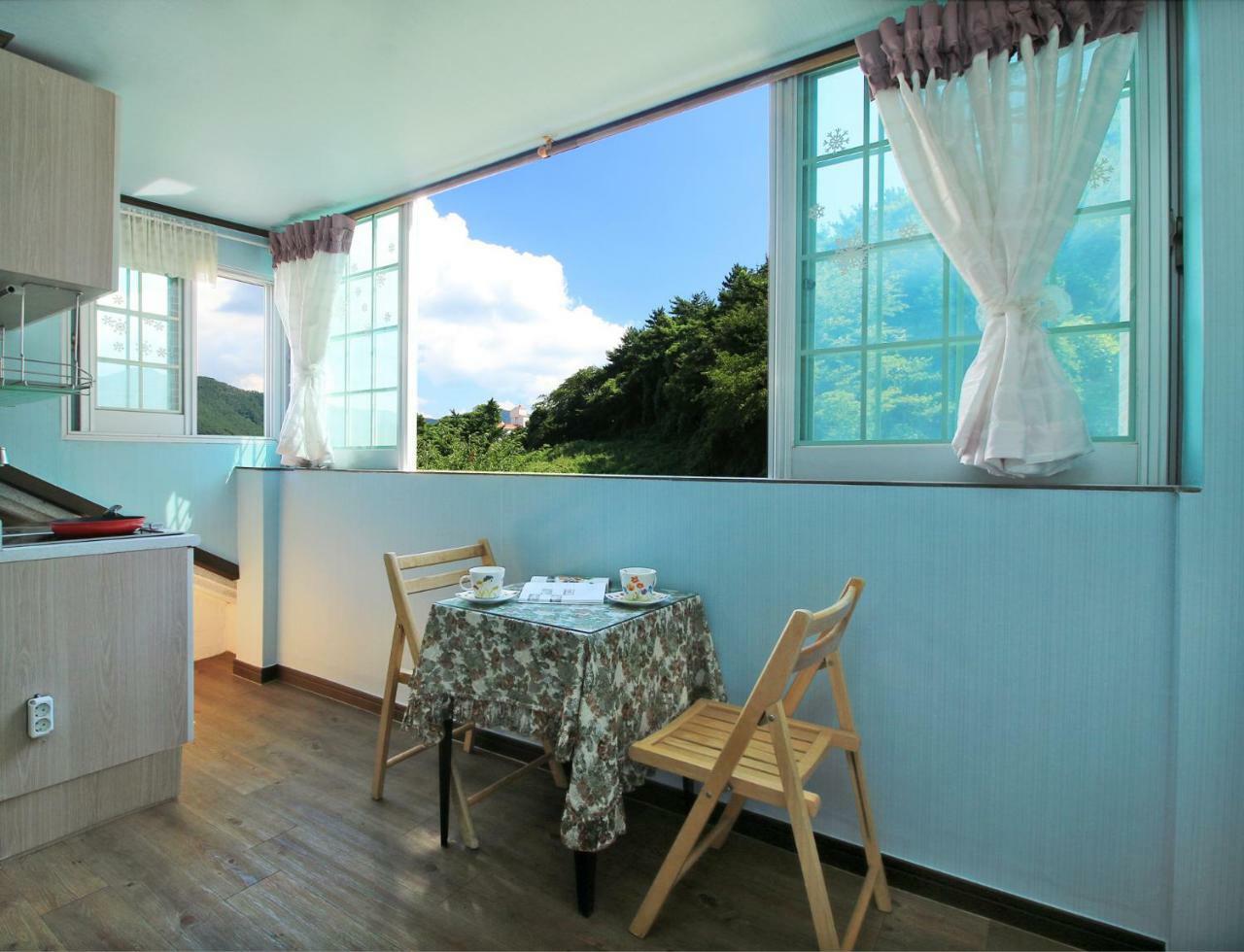 Tongyeong Paper Island Pension Экстерьер фото