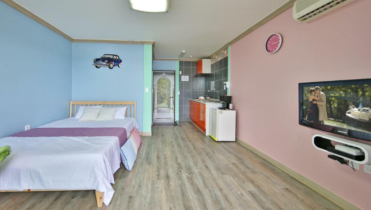 Tongyeong Paper Island Pension Экстерьер фото