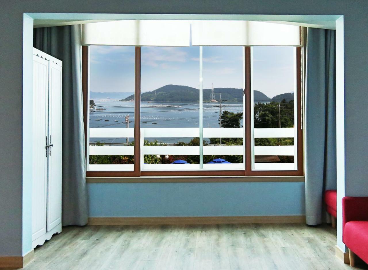 Tongyeong Paper Island Pension Экстерьер фото