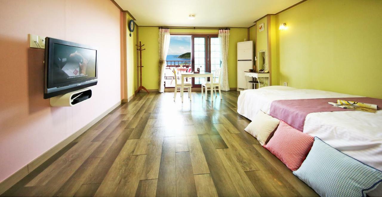 Tongyeong Paper Island Pension Экстерьер фото