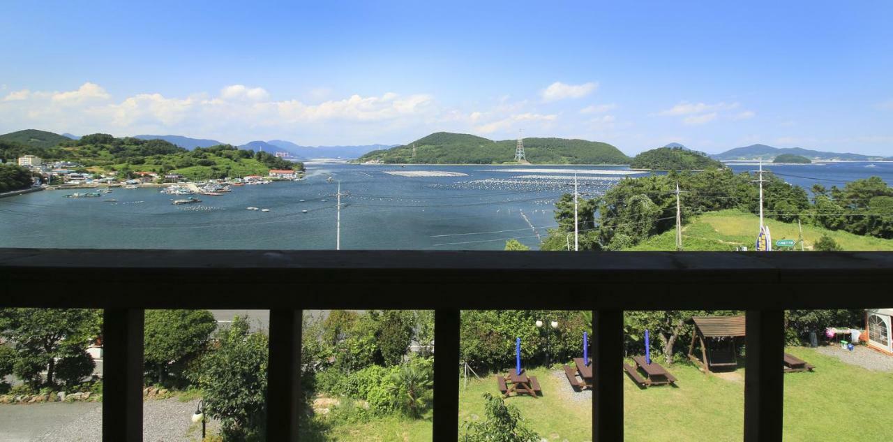Tongyeong Paper Island Pension Экстерьер фото