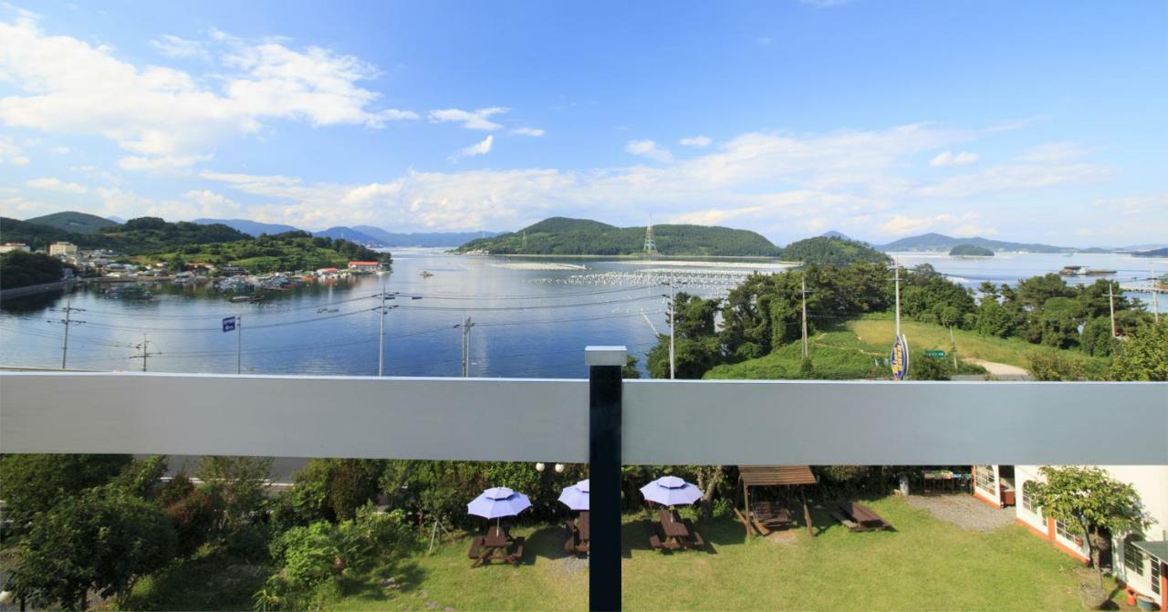 Tongyeong Paper Island Pension Экстерьер фото