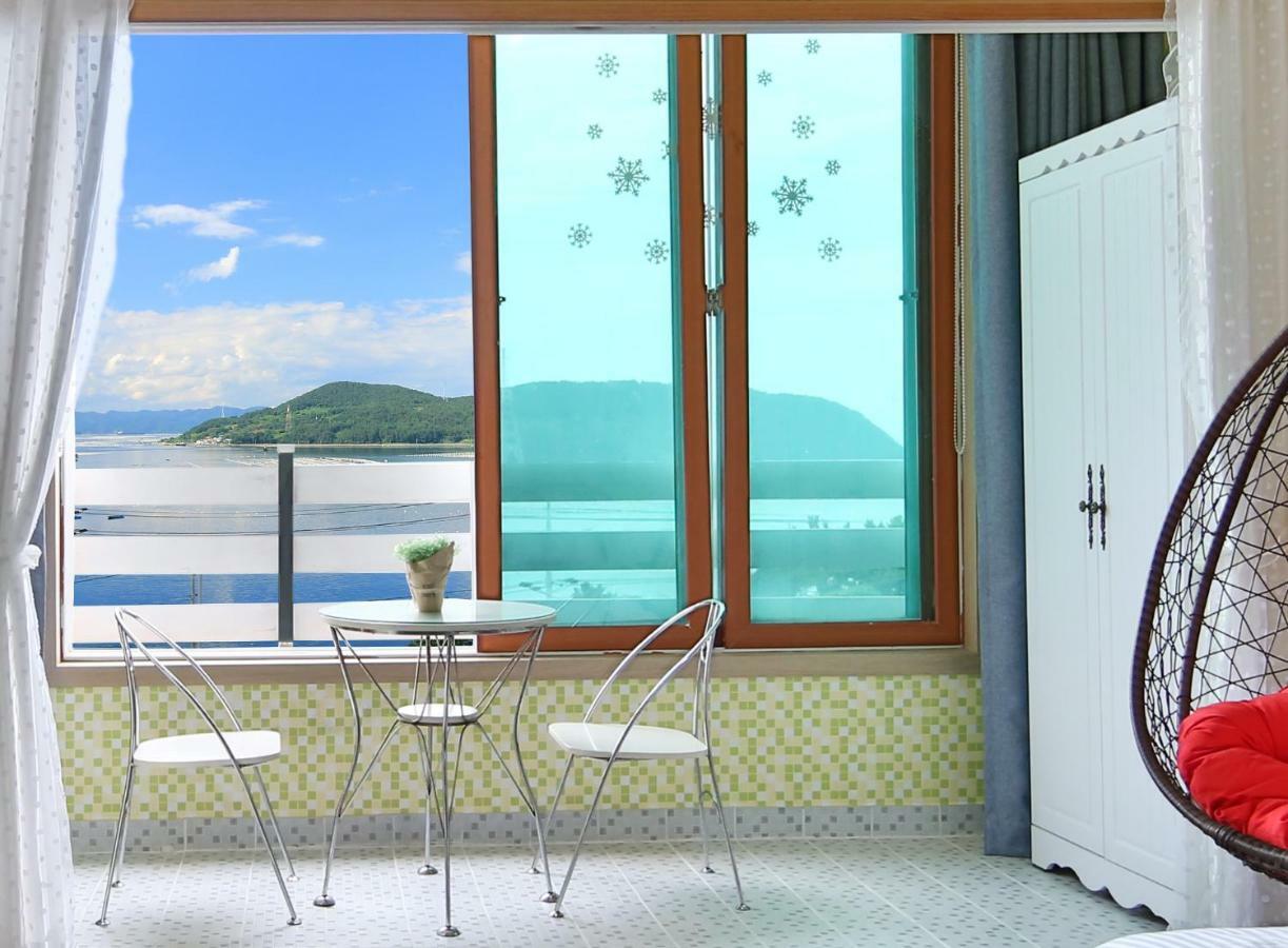 Tongyeong Paper Island Pension Экстерьер фото